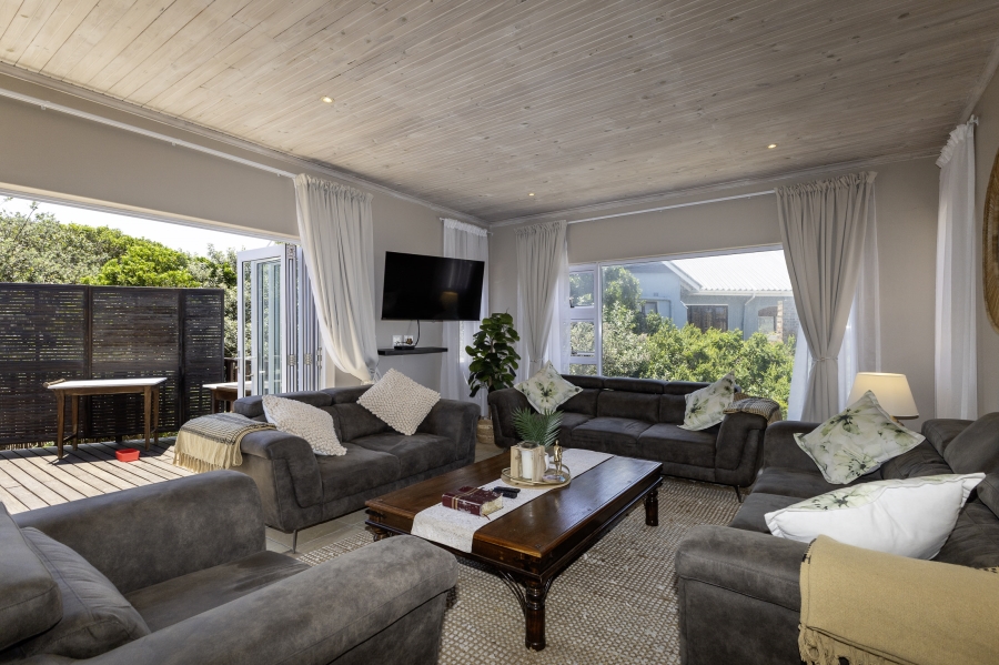 5 Bedroom Property for Sale in West Beach Eastern Cape